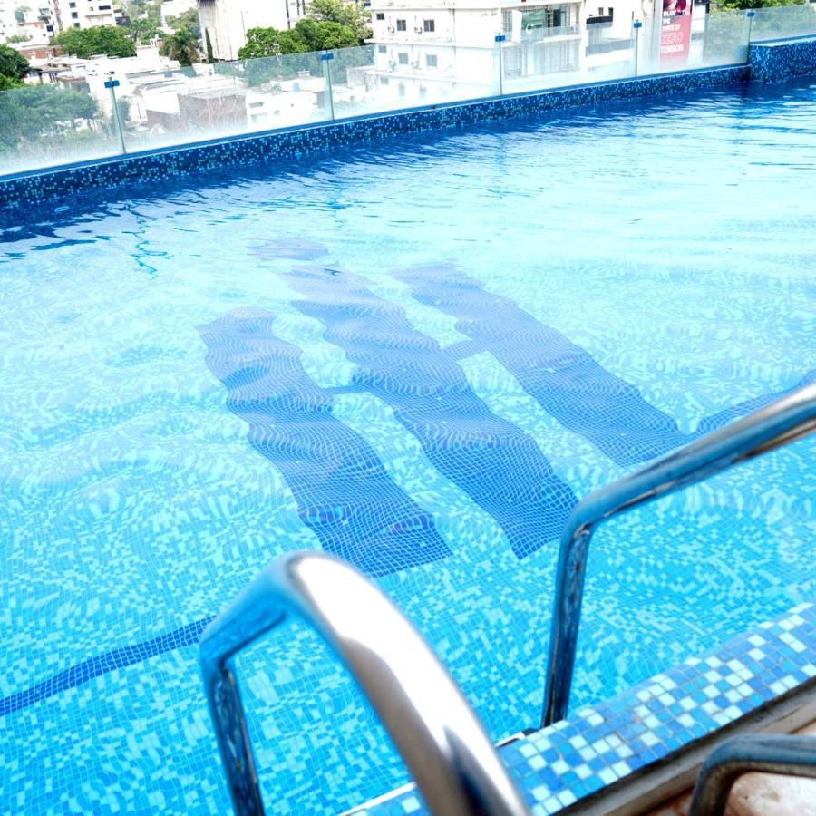 Indigo Heights Hotel & Suites Lahore Exterior foto