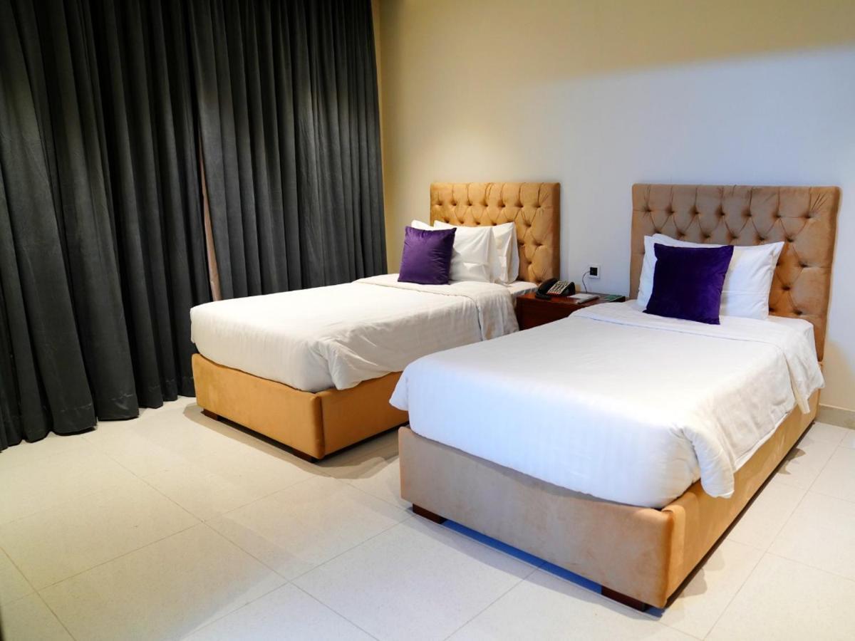 Indigo Heights Hotel & Suites Lahore Exterior foto